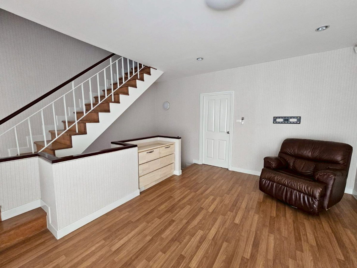 รูป ขายด่วน! ทาวน์โฮม 3 ชั้น ชวนชื่น โมดัส วิภาวดี (Chuanchuen Modus) ติดถนนใหญ่ สภาพใหม่ แต่งครบ พร้อมเข้าอยู่ ในราคาที่คุ้มที่สุด! - รูปที่ 6/12