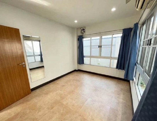 รูป  ให้เช่าบ้านเดี่ยว 2 ชั้น ทำเล ซอยลาดพร้าว 41 / ใกล้ รถไฟฟ้า สถานี ภาวนา / แอร์ 4 เครื่อง / เฟอร์นิเจอร์บางส่วน / อยู่อาศัย หรือ Home Office - รูปที่ 3/7