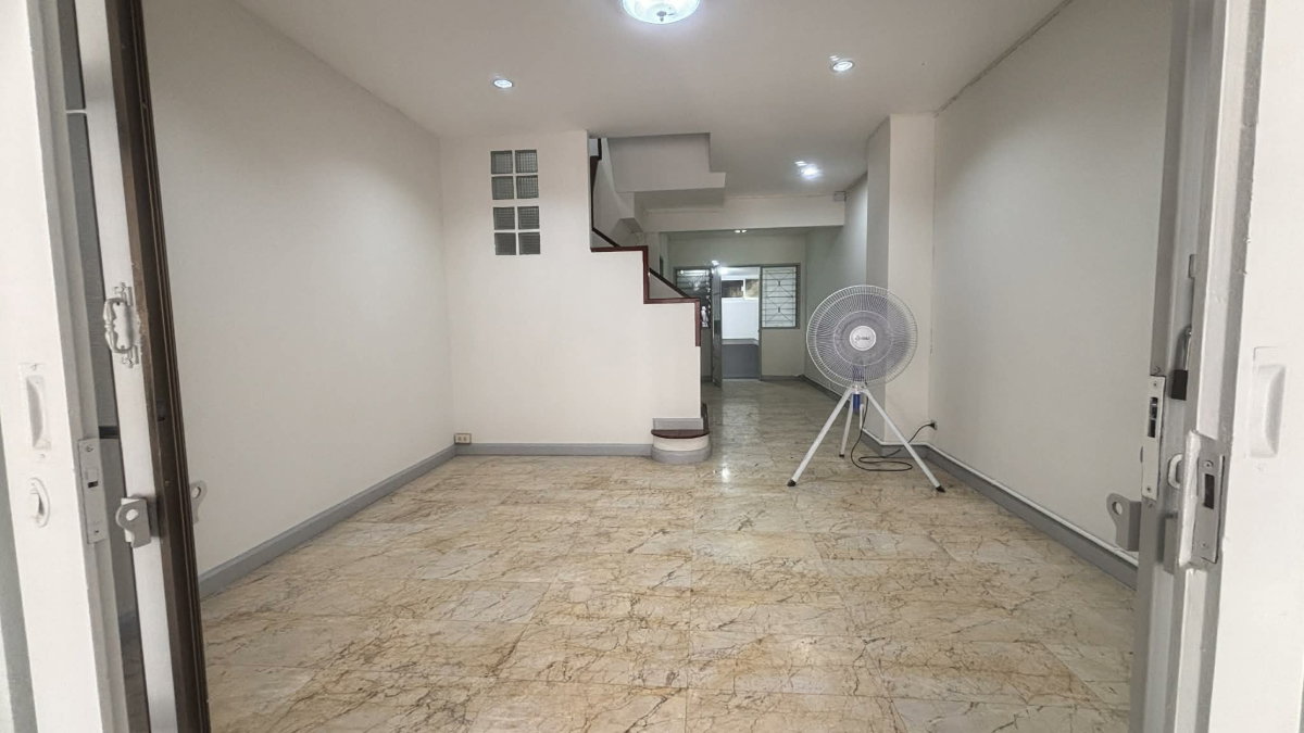 รูป ขาย ทาวน์เฮ้าส์ 2 ชั้น หมู่บ้าน สิรีนเฮ้าส์ วัชรพล รีโนเวท สวย ใหม่ ฟรีโอน - รูปที่ 3/22