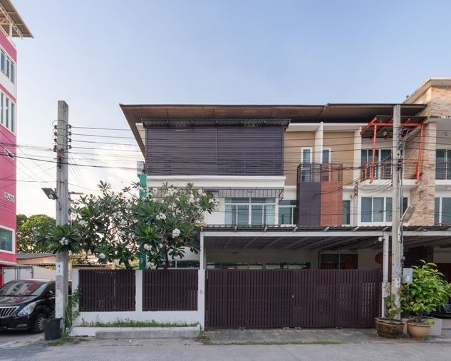 7-bed townhouse for rent, 600 sqm, 58 sq wah, Wang Thonglang