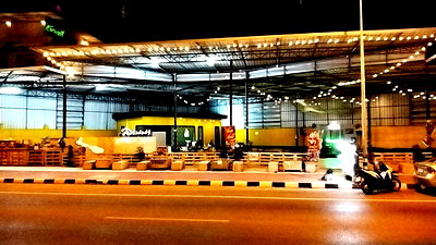 เช่าพื้นที่ขายของ วิทยาลัยเทคนิคสมุทรสงคราม : ปล่อยเช่าที่ร้าน พร้อม2ห้องกระจก 1ห้องน้ำ  ติดถนนใหญ่