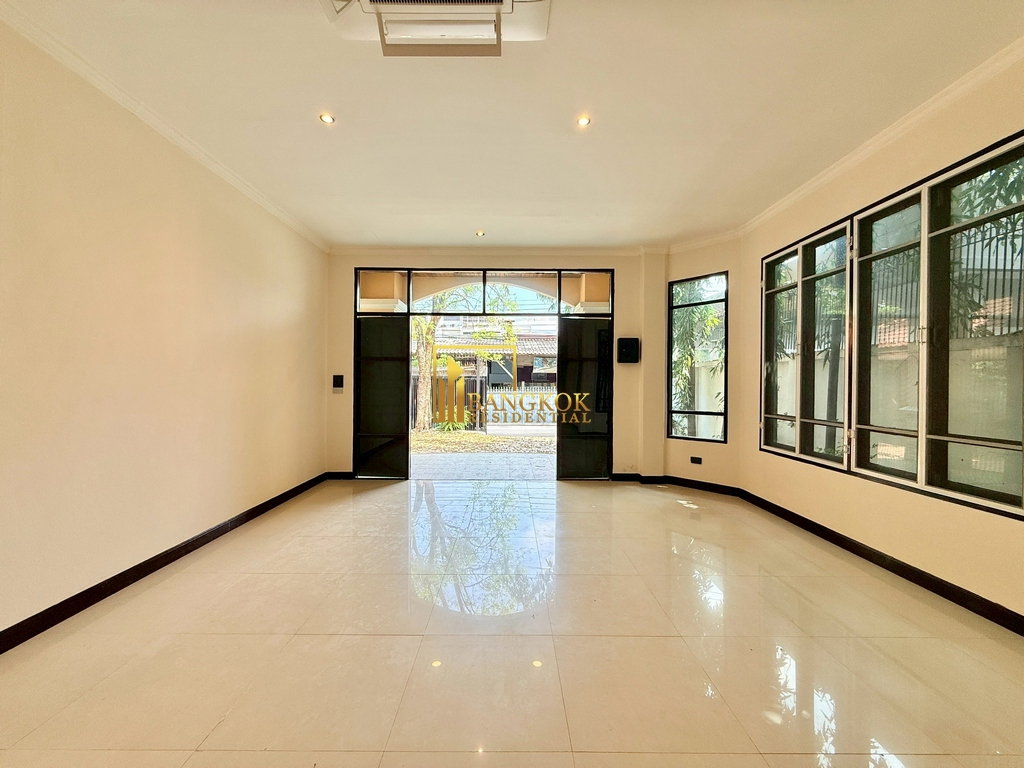 รูป Spacious 4 Bedroom House For Rent in Popular Ekkamai Area - BR27871SH - รูปที่ 6/39
