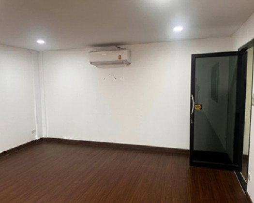 รูป ให้เช่าโกดังพร้อมสำนักงาน / พื้นที่ใช้สอย 270 ตารางเมตร / ซอยสตรีวิทยา 2 เข้าซอยไม่ลึก , ลาดพร้าว 71 , โชคชัยสี่ / จอดรถ 4 คัน / เหมาะหลากหลายธุรกิจ    - รูปที่ 5/9