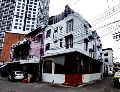 เช่าโฮมออฟฟิศ ฟอร์จูนทาวน์ : ให้เช่าทาวน์โฮม 3 ชั้น หลังมุม ซอยพระราม 9 ซอย 11 รีโนเวทใหม่ เฟอร์นิเจอร์บางส่วน ทำเลดีมาก / เหมาะหลากหลายธุรกิจ หรือ Office