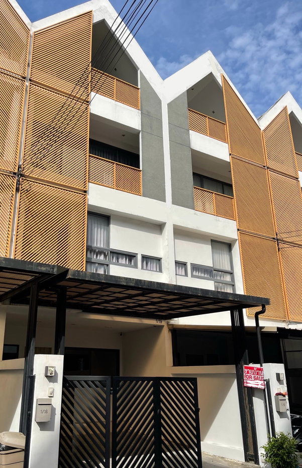 รูป ขาย เช่าทาวน์โฮม 4 ชั้นเดอะลอฟท์ บาย ไอ-เซน ลาดพร้าว 71 พร้อมเข้าอยู่ ทำเลดีใกล้Central EastVille - รูปที่ 1/15