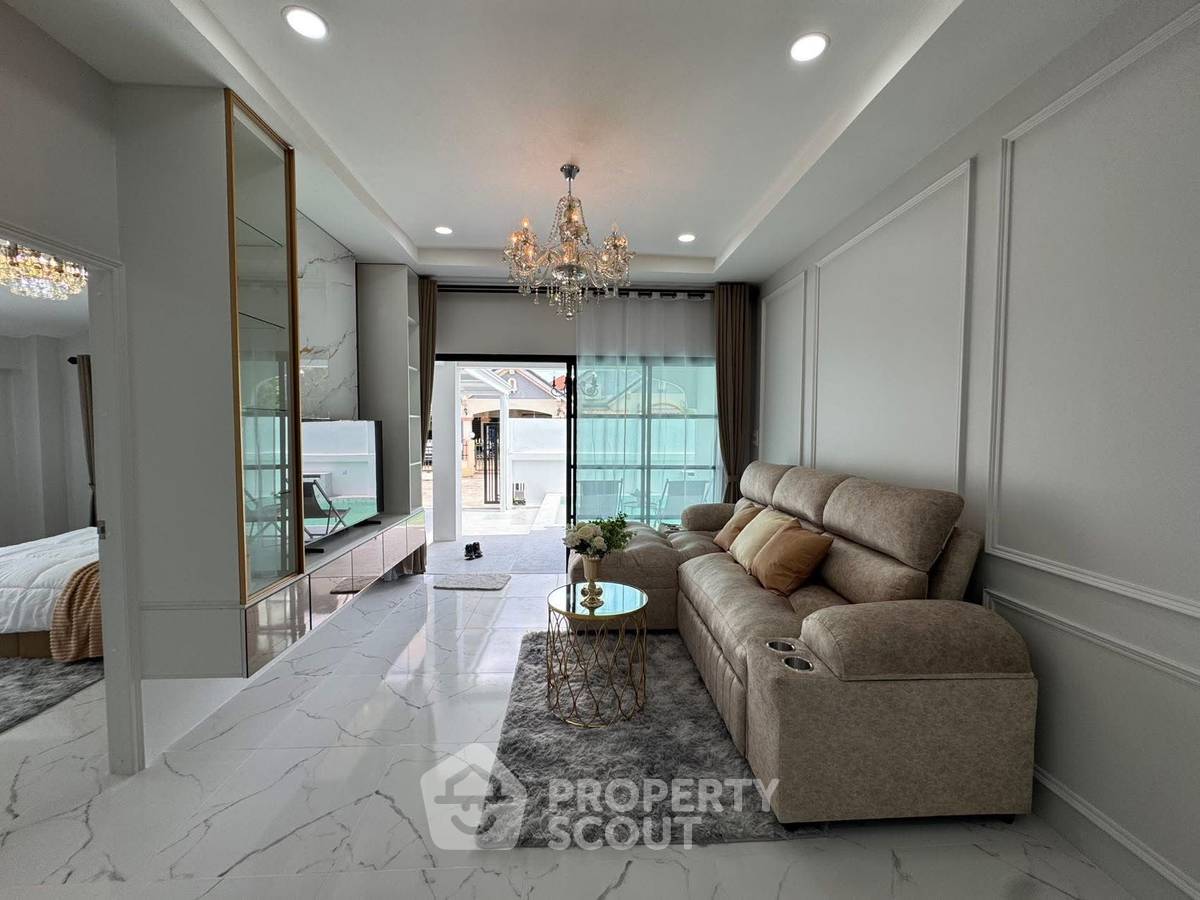 รูป วิลล่า 4-ห้องนอน ใกล้ พัทยาตะวันออก (ID 2761002) - รูปที่ 8/20