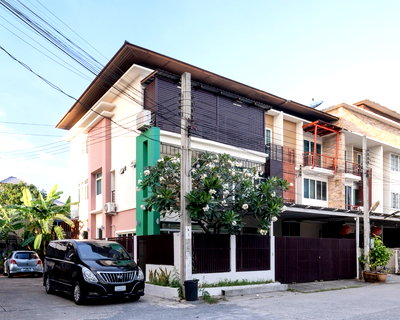 เช่าทาวน์โฮม ม.รามคำแหง : ทาวน์โฮมทำเลลาดพร้าว พร้อมให้เช่า เฟอร์ครบ ใกล้รถไฟฟ้าทั้งสายสีเหลืองและสายสีส้ม 🚃