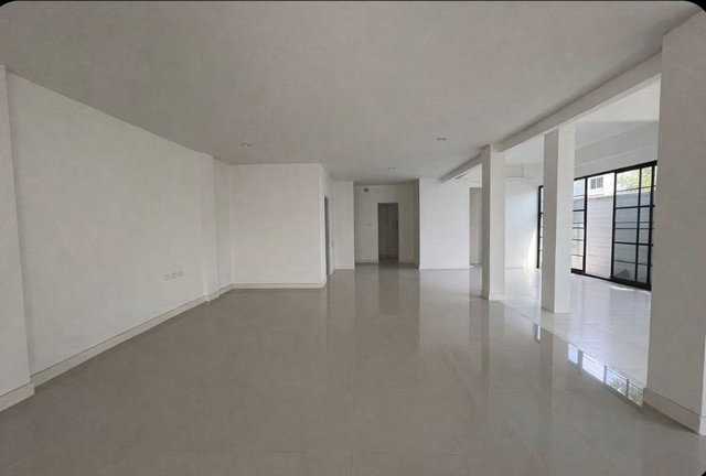 รูป HR3347เช่าอาคาร 3 ชั้น แปลงมุมเนื้อที่กว้าง 46 ตร.ว.หมู่บ้านอารียา บริดจ์ บางนา - รูปที่ 2/8