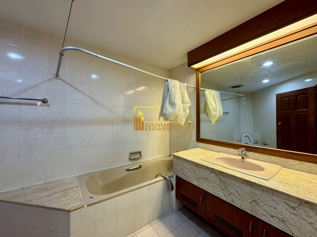 picture Ruamsuk Condominium | Elegant 3 Bed in Phrom Phong - BR60018CD - 34/47