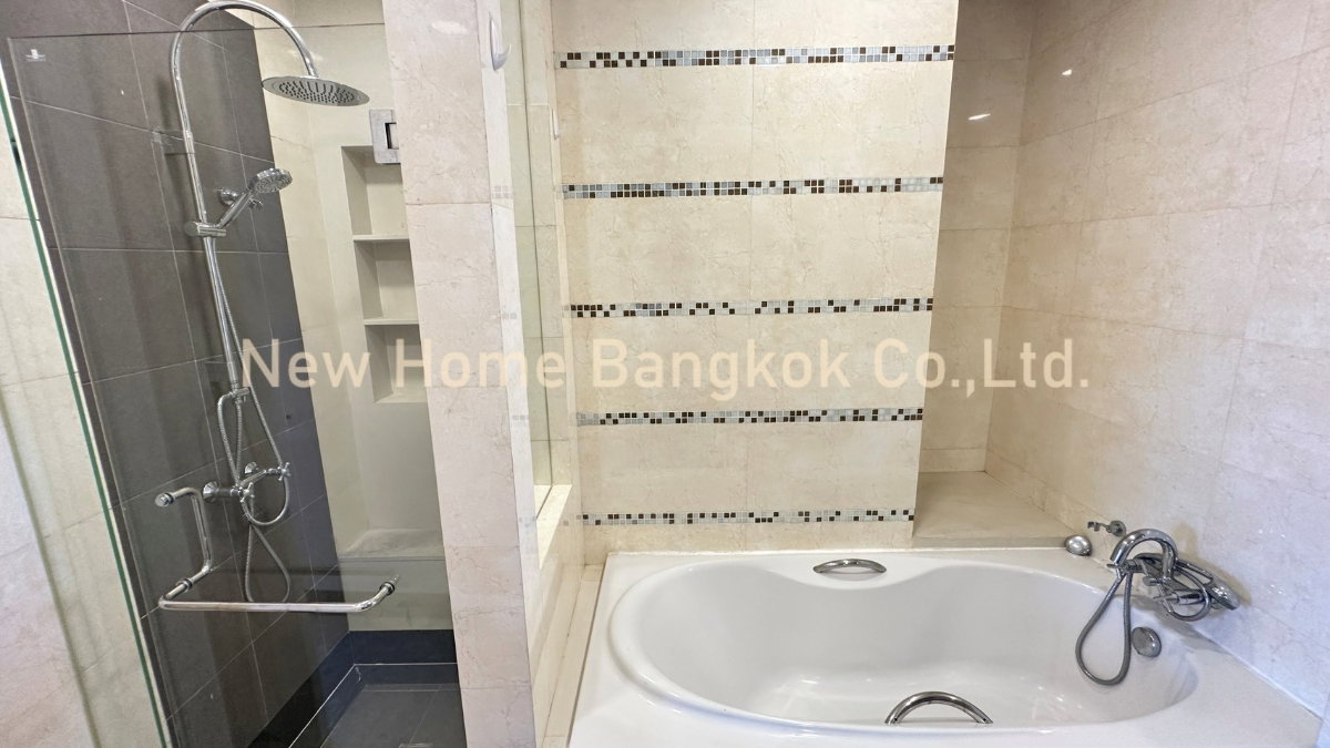 picture Condo for Rent in Sathorn Spacious Corner Unit 250 sqm - 27/30