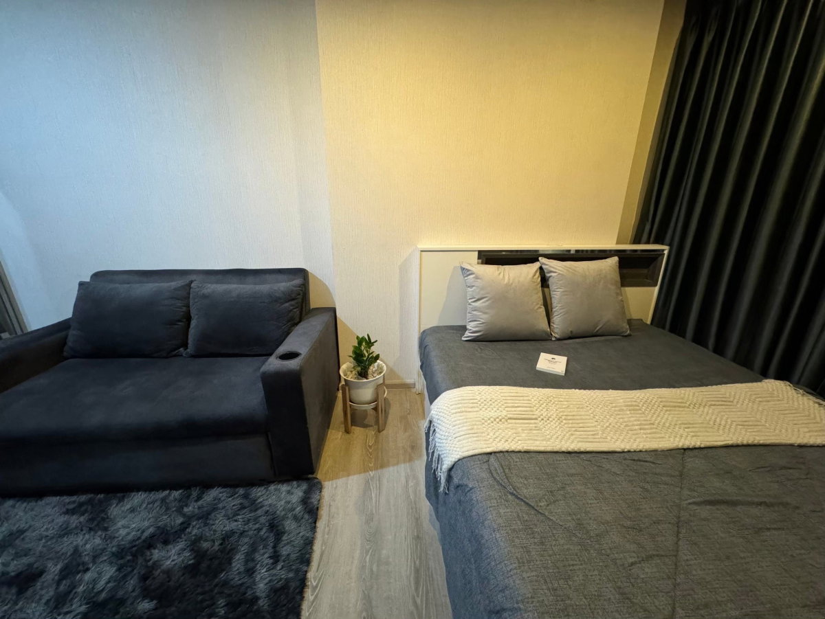 รูป ⭐⭐ROOM FOR RENT ⭐⭐ Chewathai Phetkasem 27 ขนาด 23.50 ตรม.ชั้น 26 แต่งครบ พร้อมอยู่ ตรงข้าม ม.สยาม สนใจ LINE: @atfirm📲 - รูปที่ 4/9