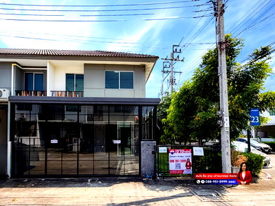 ทาวน์โฮม กรุงเทพมหานคร : ขายบ้านพฤกษา (คู้ขวา) เลียบวารี-มีนบุรี บ้านหลังมุม ใกล้ห้างแม็คโครหนองจอก