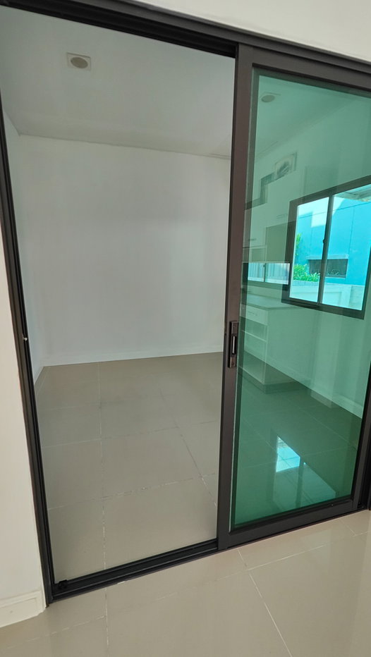 รูป ขายบ้านแฝด หมู่บ้านวารีโอ้ ไลฟ์ สุวรรณภูมิ (Vario Suvarnabhumi) ซ.ลาดกระบัง 54 ทำเลดีมาก ใกล้สนามบินสุวรรณภูมิ ✈️ - รูปที่ 9/40