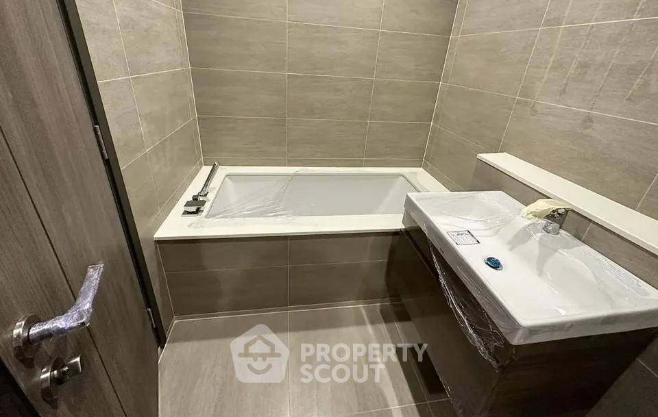 รูป คอนโด 2-ห้องนอน ที่ ริธึ่ม เจริญกรุง พาวิลเลี่ยน ใกล้ BTS สะพานตากสิน (ID 2489638) - รูปที่ 2/6