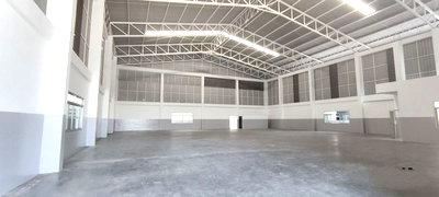 เช่าโรงงาน เมืองสมุทรปราการ สมุทรปราการ : HR3354ให้เช่าโกดัง/โรงงาน พร้อมออฟฟิศ | ทำเลแพรกษา เมืองสมุทรปราการ ฟังก์ชันครบ ขอใบ ร.ง. 4 ได้ | เดินทางสะดวก ใกล้ BTS แพรกษา & สุวรรณภูมิ