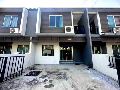 เช่าทาวน์โฮม ปทุมธานี : ให้เช่าทาวเฮ้าส์ 2 ชั้น เลี้ยงสัตว์ได้ หมู่บ้าน เดอะคัลเลอร์ ลำลูกกาคลอง4 ปทุมธานี