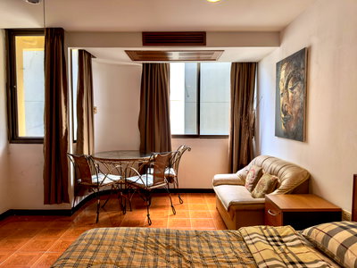 ขายคอนโด : Studio Condo for Sale in Pratumnak Hill at Thep Thip Mansion