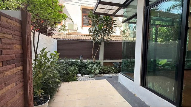 รูป HR3355ให้เช่าบ้าน Private Compound ใจกลางสุขุมวิท (พร้อมพงษ์) | 4 ยูนิตส่วนตัว บนเนื้อที่กว่า 229 ตร.ว. - รูปที่ 11/13