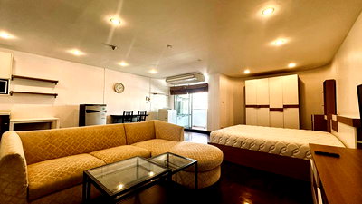 คอนโดให้เช่า : 🏙️ อยู่ "สีลม" แบบโปร่งโล่ง วิวเมืองพาโนรามา ไม่มีตึกบัง! ให้เช่าคอนโด ITF Silom Palace ห้องสตูดิโอไซส์ใหญ่พิเศษ 56 ตร.ม.