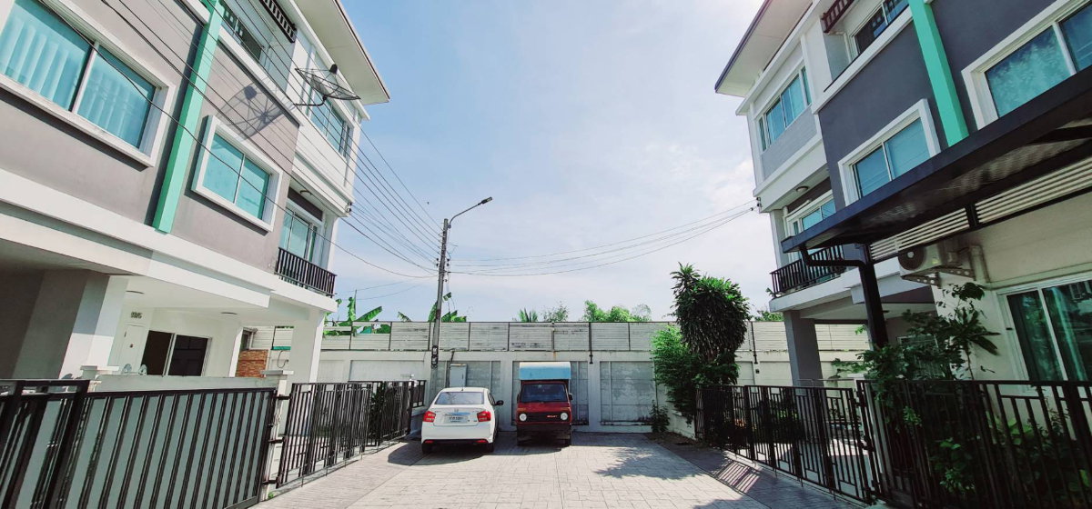รูป ขายทาวน์โฮม 3 ชั้น หลังมุม ปรับปรุงใหม่ทั้งหลัง หมู่บ้านวิรัลพัชร Exclusive เดินทางสะดวก ใกล้รถไฟฟ้าสายสีเหลือง - รูปที่ 12/15