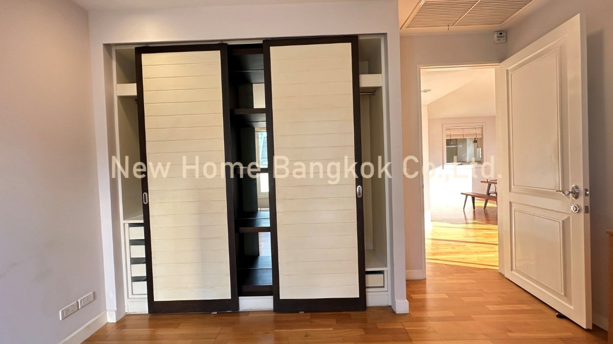 picture Condo for Rent in Sathorn Spacious Corner Unit 250 sqm - 15/30