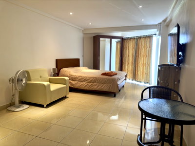 ขายคอนโด : Studio Condo for Sale in Pattaya at Jomtien Beach Condominium