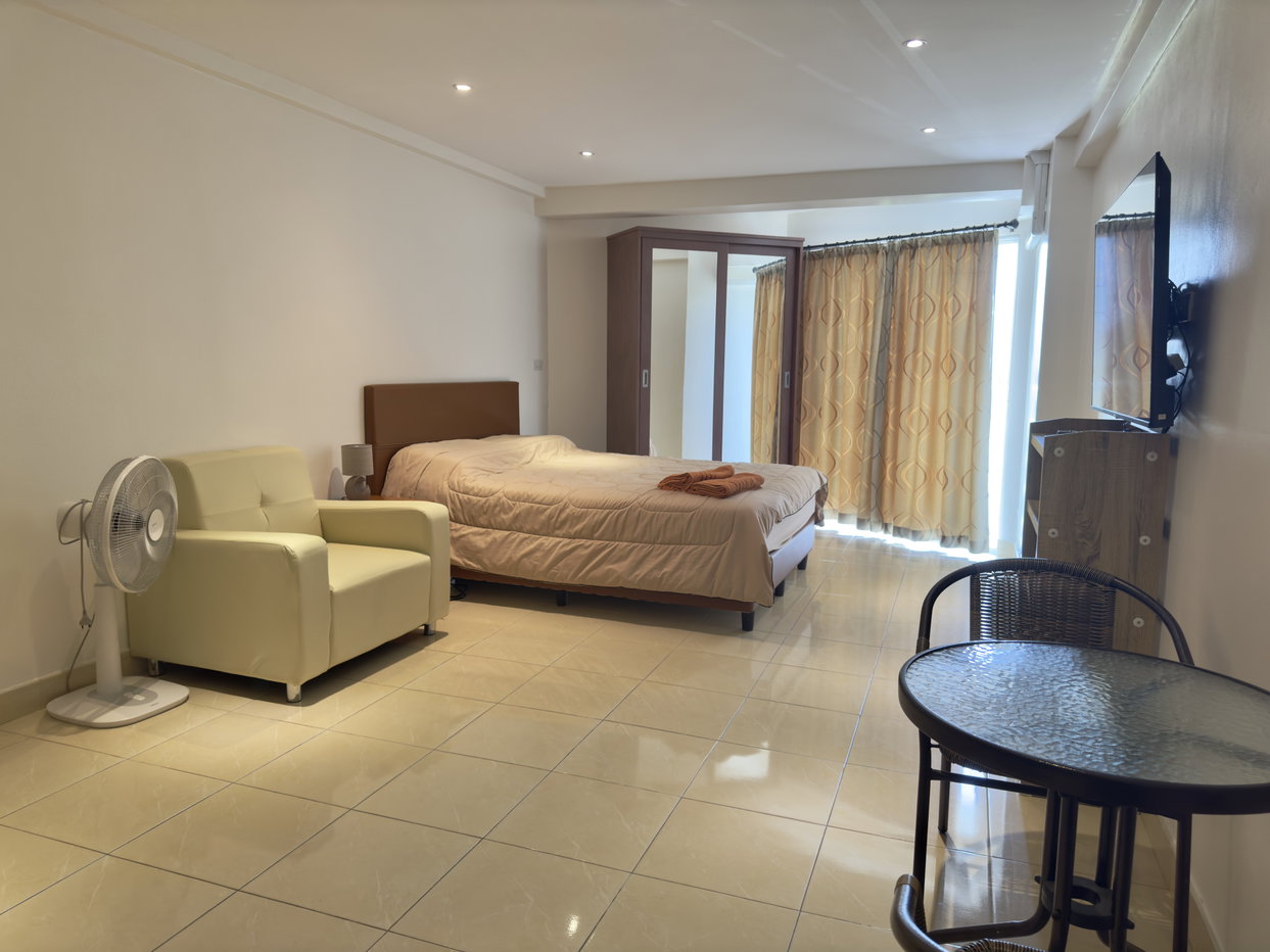 รูป Studio Condo for Sale in Pattaya at Jomtien Beach Condominium - รูปที่ 1/11