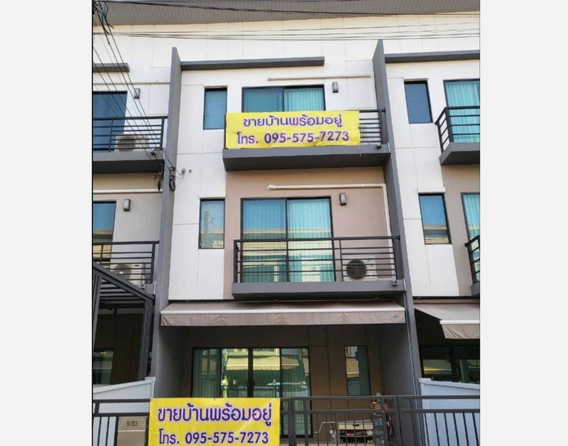 ทาวน์โฮมให้เช่า : Call : 095-575-7273 บ้านกลางเมือง รามอินทรา-วัชรพล ขายทาวน์โฮม 3 ชั้น หน้ากว้าง 5 เมตร 18.1 ตารางวา 3 นอน 3 น้ำ หน้าบ้านทิศเหนือ เฟอร์บิ้วท์อิน