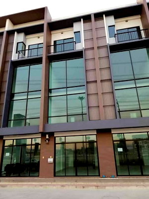 เช่าทาวน์โฮม ถนนกรุงเทพ-ชลบุรี มอเตอร์เวย์ : HR3356ให้เช่าโฮมออฟฟิศ 3.5 ชั้น ติดถนนใหญ่ | โครงการ City Link พระราม 9-ศรีนครินทร์ ตอบโจทย์ธุรกิจและการอยู่อาศัยที่ลงตัว  พร้อมจดทะเบียนบริษัทได้