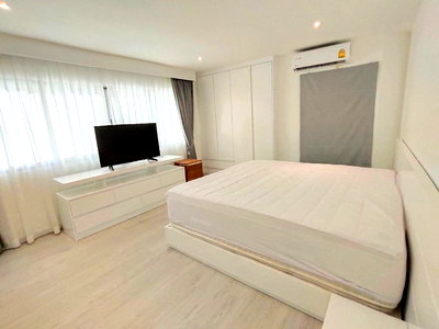 Condos for rent : Silom Condominium【𝐑𝐄𝐍𝐓】🔥Spacious 144 sq m room with minimalist decor, top-notch quality, right next to BTS Sala Daeng🔥 Contact Line ID: @hacondo