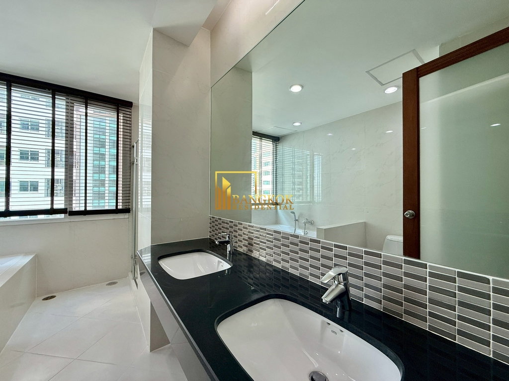 รูป Spacious 2 Bedroom Apartment For Rent in Phrom Phong - BR20883AP - รูปที่ 19/43