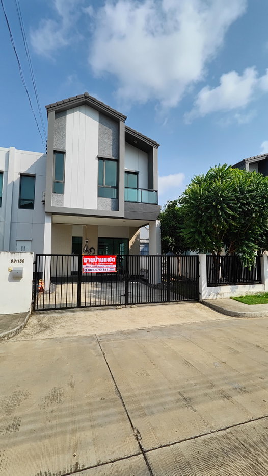 รูป ขายบ้านแฝด หมู่บ้านวารีโอ้ ไลฟ์ สุวรรณภูมิ (Vario Suvarnabhumi) ซ.ลาดกระบัง 54 ทำเลดีมาก ใกล้สนามบินสุวรรณภูมิ ✈️ - รูปที่ 1/40