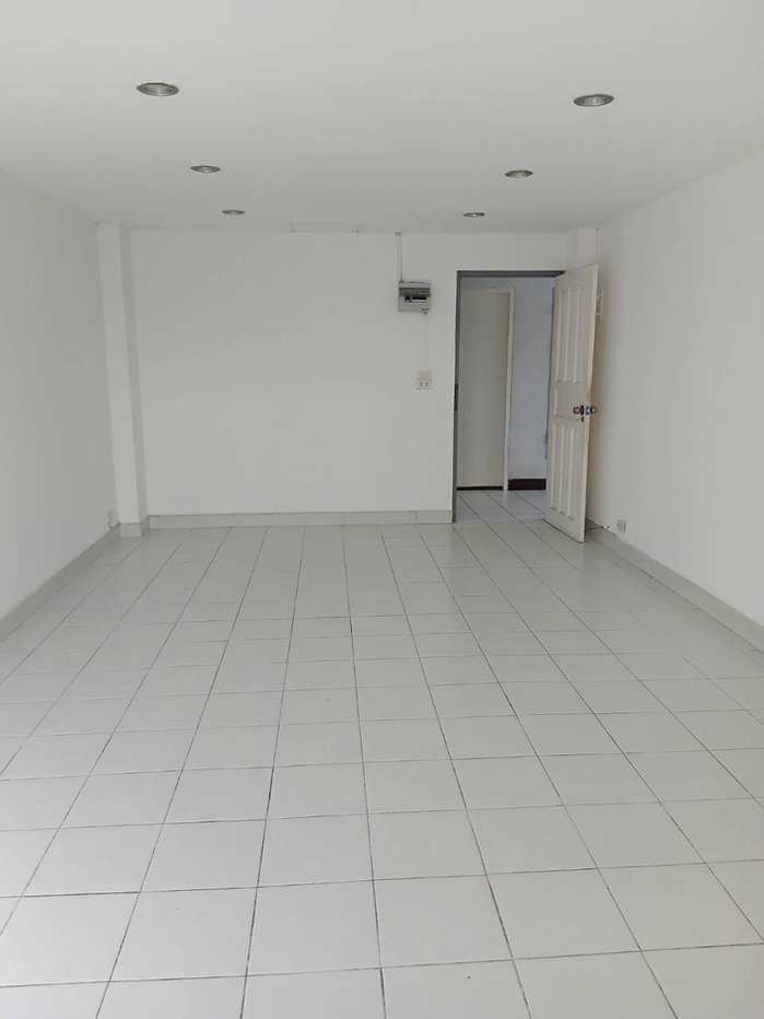 รูป ขายด่วน 🔥 Thippharoek Condominium 🔥 ห้องหัวมุม เดินทางสะดวก ใกล้ สถานีรถไฟฟ้า บางบำหรุ - รูปที่ 2/13