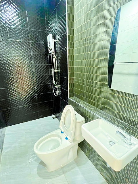 รูป วัดเขาทอง 600 ม. พยุหะคีรี พร้อมเฟอร์ฯ ตลาดเขาทอง 900 ม ใกล้ ม.มหิดล นครสวรรค์ 800 ม. บ้านใหม่ 2 ชั้นสภาพสวย 3 นอน 3 น้ำ 50 ตร.ว. 200 ตร.ม. - รูปที่ 6/8