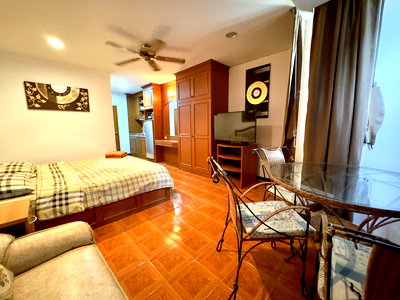 Condos for rent : Studio Condo for Rent in Pratumnak Hill at Thep Thip Mansion