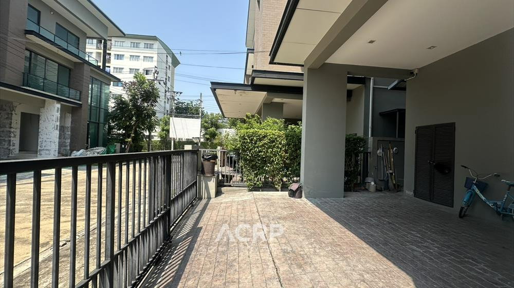 รูป บ้านเดี่ยว 3 ชั้นหรู 350 ตารางเมตร ทำเลลาดพร้าว 112 - ทาวน์อินทาวน์ ใกล้โรงเรียนนานาชาติชั้นนำ - รูปที่ 2/15