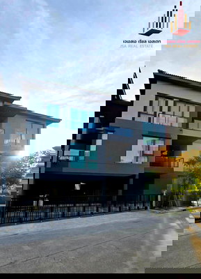 Twin houses for rent Samut Prakarn : ✨ For Rent: Baan Klang Mueng The Edition Bangna ✨💰 Only 290,000 THB/month