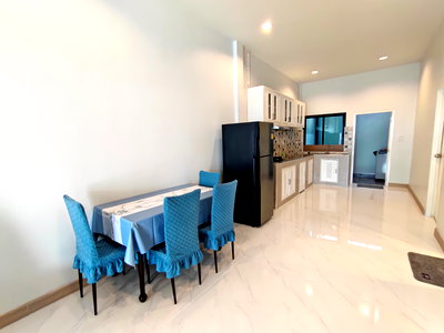 เช่าทาวน์โฮม ชลบุรี : บ้านใหม่ พัทยา โครงการใหม่ สำหรับเช่า ซอนเขาตาโล ใกล้รางรถไฟ