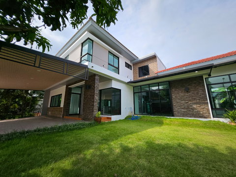 🏠 Massive 6-Bedroom Modern Home – Perfect for Families & WFH - Pet Friendly