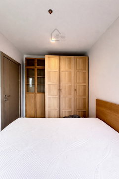 A condo in the heart of Rama 9, an office hub, offering complete facilities.