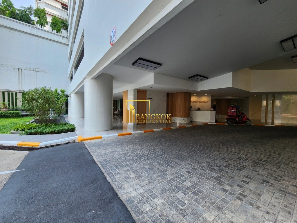 รูป Crystal Garden | Spacious 4 Bedroom Condo in Popular Project - BR14928CD - รูปที่ 32/34