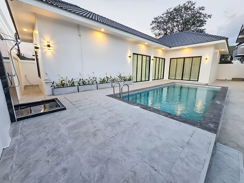 East Pattaya Pool Villa for Sale 4BR House Siam Country Club