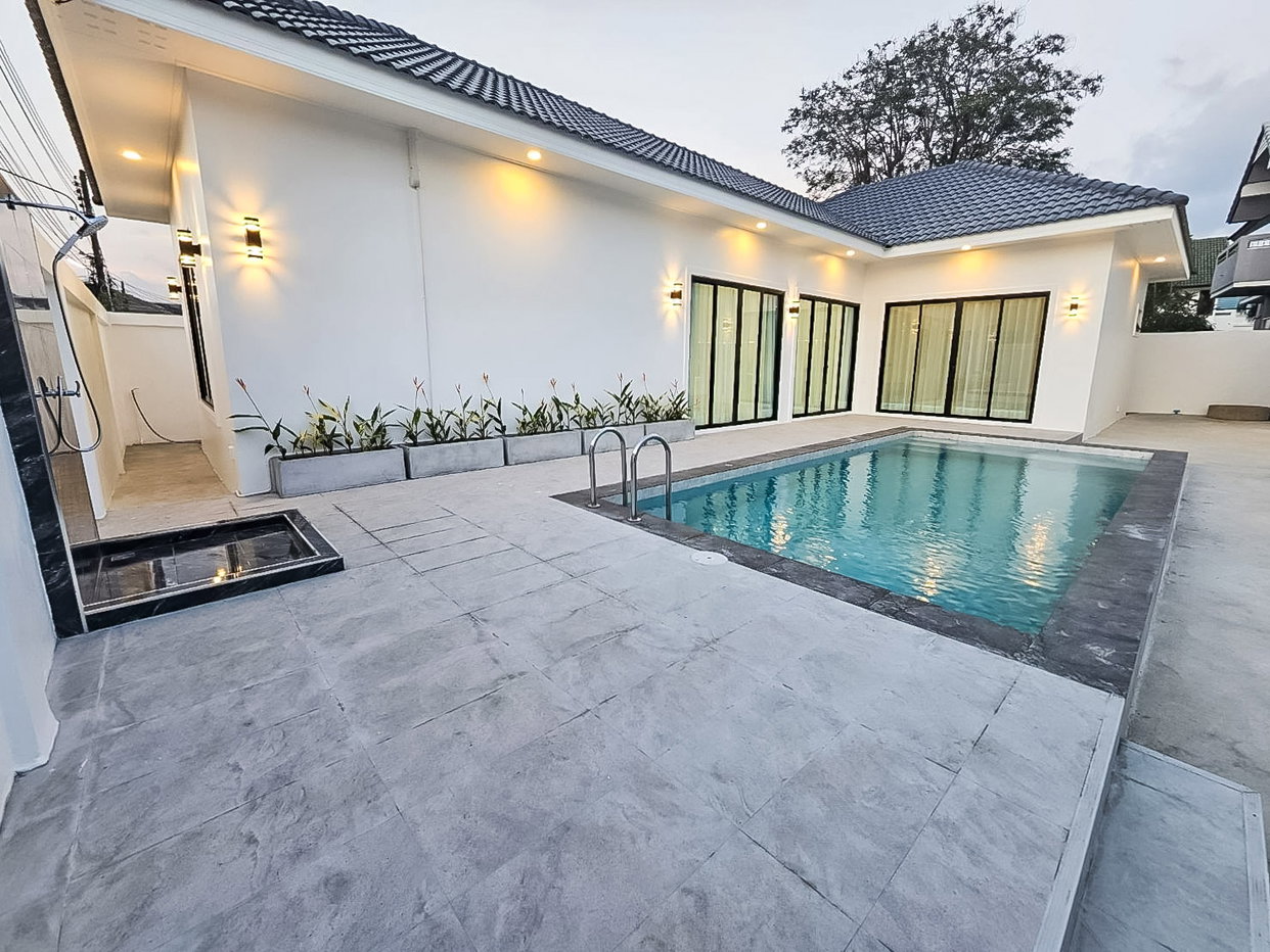 picture East Pattaya Pool Villa for Sale 4BR House Siam Country Club - 1/13