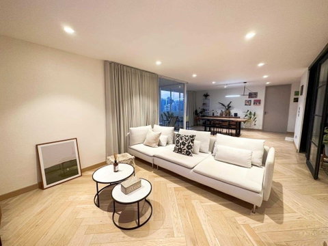 LTH10592–D.S Tower2 FOR SALE  2 beds 2 baths size 139 Sq.m. Near BTS Phrom Phong Station ONLY 16.9MB