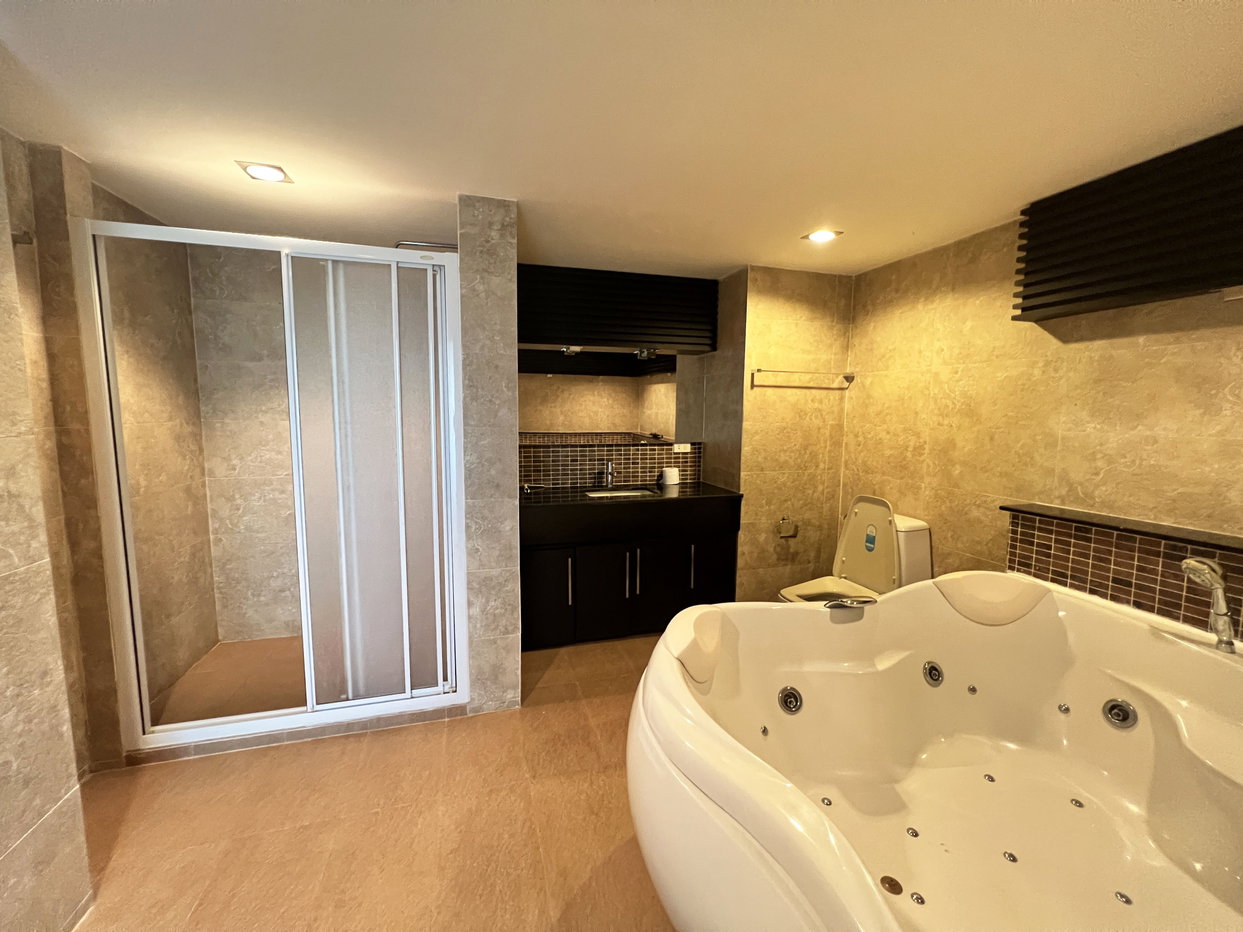 รูป 1 Bed Condo for Sale at Jomtien Beach Condominium in Pattaya - รูปที่ 12/13