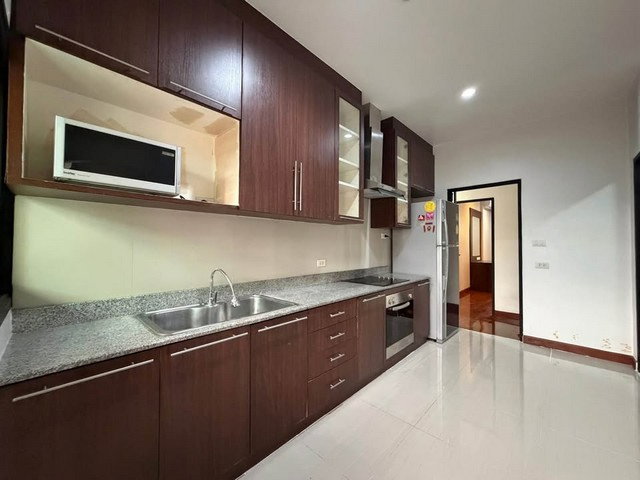 รูป HR3355ให้เช่าบ้าน Private Compound ใจกลางสุขุมวิท (พร้อมพงษ์) | 4 ยูนิตส่วนตัว บนเนื้อที่กว่า 229 ตร.ว. - รูปที่ 2/13