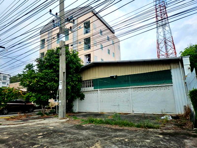 Factory for rent Pinthong Industrial Estate : Warehouse for rent in a prime location in Sriracha, right on the main road with easy access.