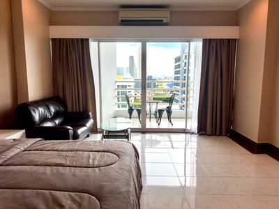 Condos for sale : Luxury Studio Condo for Sale in Jomtien Pattaya at View Talay 8