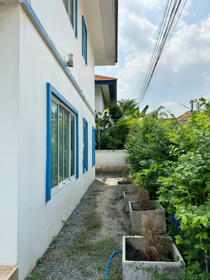 picture Two-story detached house, corner unit, convenient transportation. - 6/36