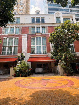 ขายทาวน์โฮม หรู 4 ชั้น ใจกลางทองหล่อ - บ้านกลางกรุง ทองหล่อ(british town - thonglor)